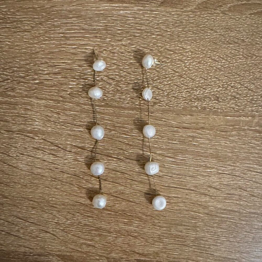 Worn once, pearl drop earings